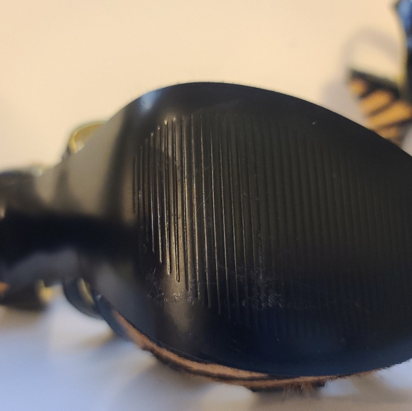 🖤 Steve Madden Tiger Animal Print Black Gold Platform 4 inch Black Heels Size 6 - Picture 3 of 5